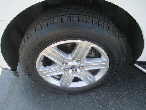 Used 2020 Ford Expedition Max XLT w/ Equipment Group 202A AWD/4WD image 14