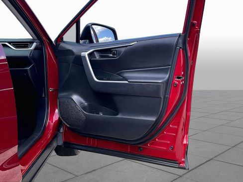 Used 2025 Toyota RAV4 LE AWD/4WD image 17