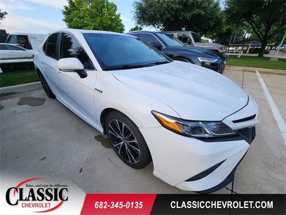 Used 2020 Toyota Camry SE w/ Sunroof Package