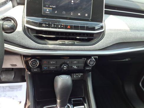 Used 2025 Jeep Compass Sport image 14