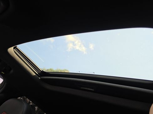 Used 2025 Chevrolet Trax RS w/ Sunroof Package FWD image 35