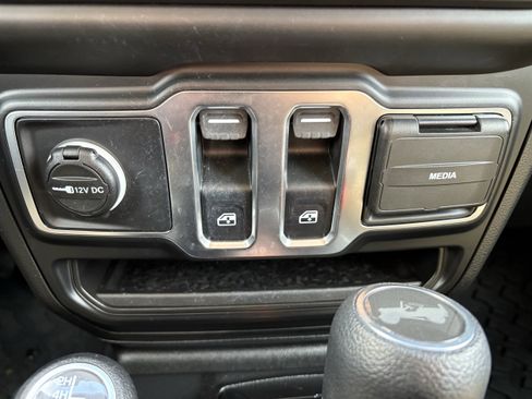 Used 2021 Jeep Wrangler Sport S image 24