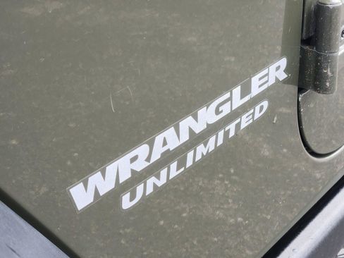 Used 2016 Jeep Wrangler Unlimited Rubicon w/ Max Tow Package AWD/4WD image 39