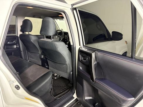 Used 2022 Toyota 4Runner TRD Off-Road AWD/4WD image 32