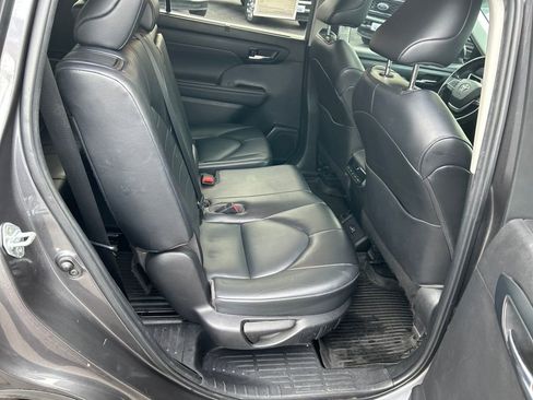 Used 2022 Toyota Highlander XLE image 39