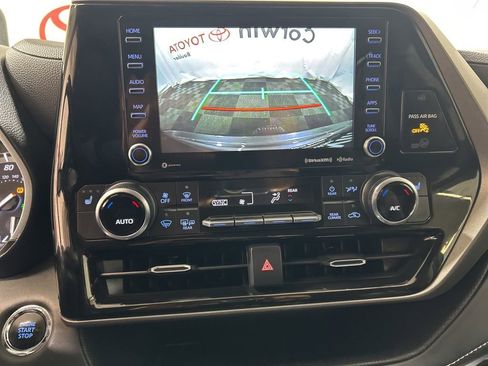 Used 2022 Toyota Highlander XLE image 30