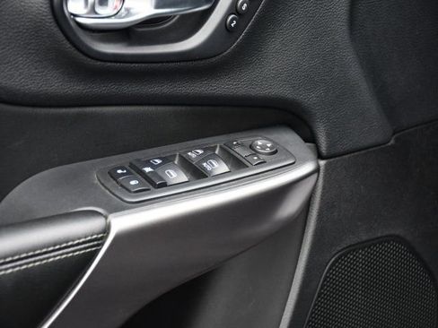 Used 2019 Jeep Cherokee Limited AWD/4WD image 15