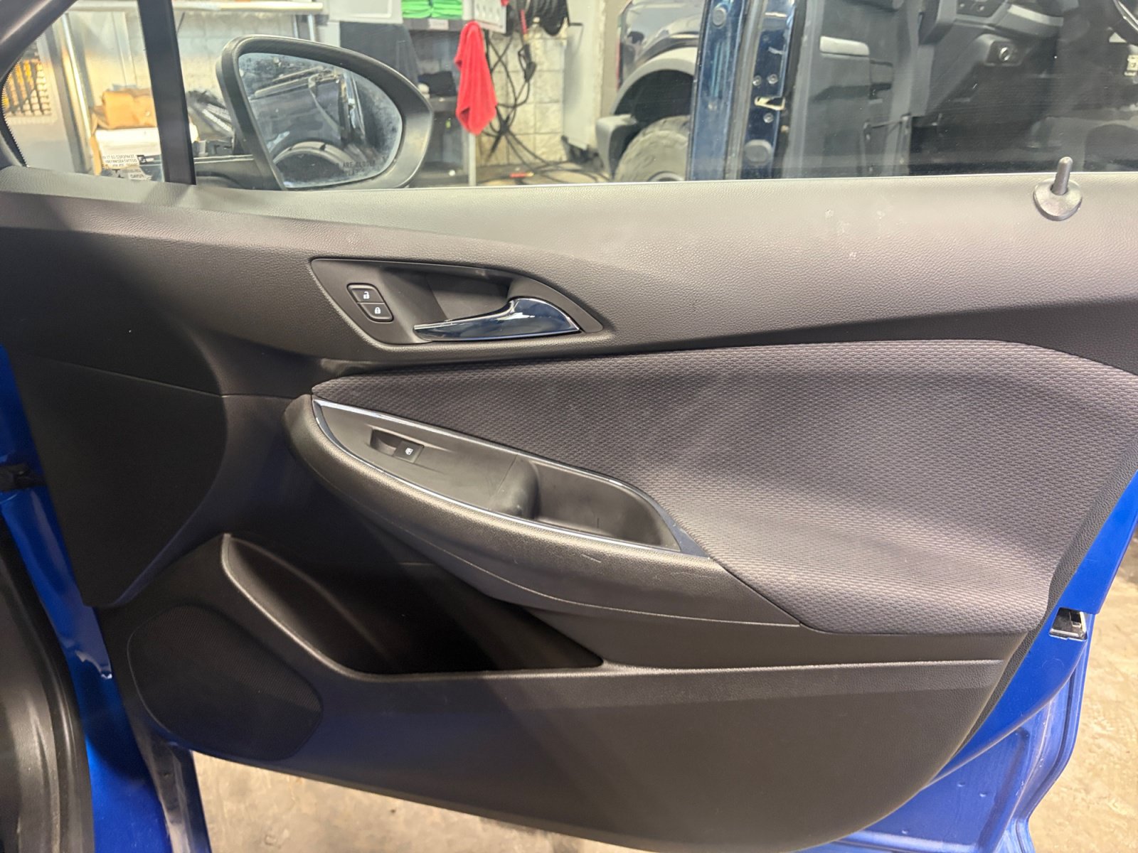 Used 2017 Chevrolet Cruze LT FWD image 27