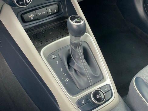 Used 2023 Hyundai Venue Limited w/ Cargo Package image 18