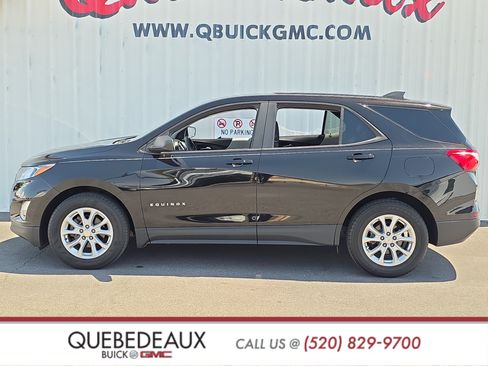 Used 2020 Chevrolet Equinox LS w/ LS Convenience Package FWD image 4
