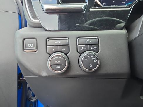 Used 2025 Chevrolet Silverado 1500 LT AWD/4WD image 28