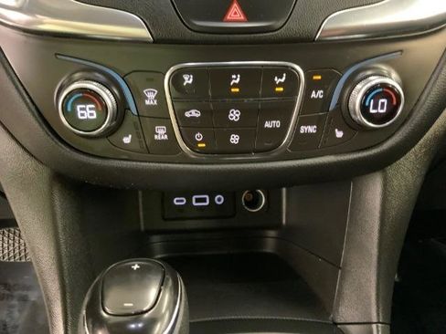 Used 2021 Chevrolet Equinox LT w/ Driver Convenience Package AWD/4WD image 16