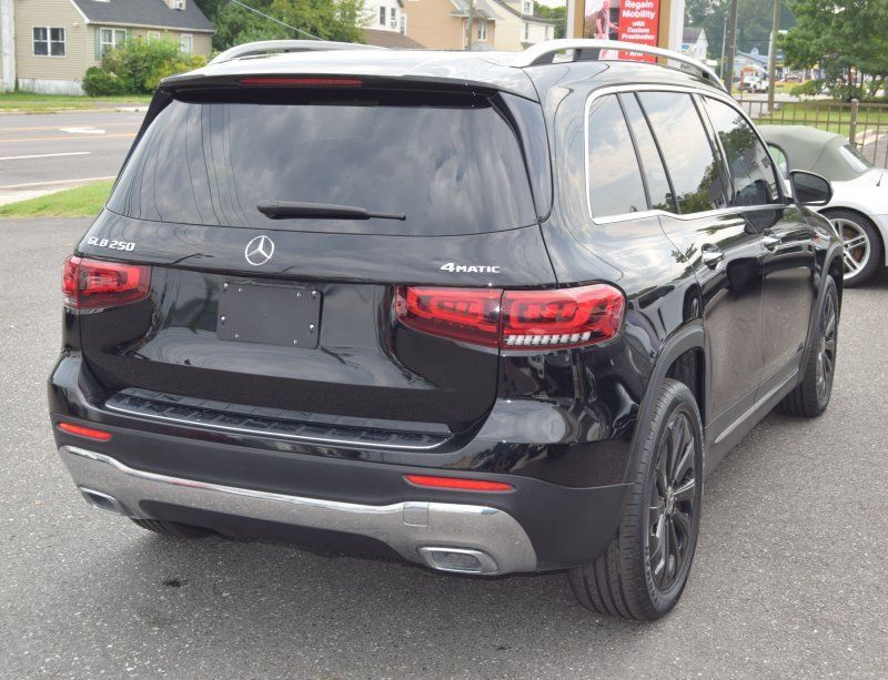 Used 2021 Mercedes-Benz GLB 250 4MATIC w/ Premium Package image 8
