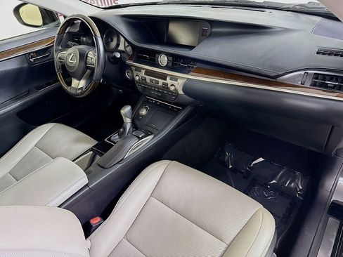 Used 2016 Lexus ES 350 w/ Navigation System Package image 32