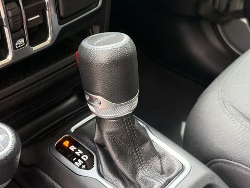 Used 2021 Jeep Gladiator Sport AWD/4WD image 31