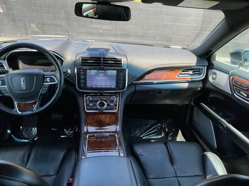 Used 2020 Lincoln Continental Reserve w/ Luxury Package FWD image 16