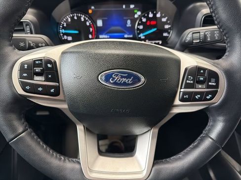 Used 2023 Ford Explorer XLT w/ Equipment Group 202A AWD/4WD image 29