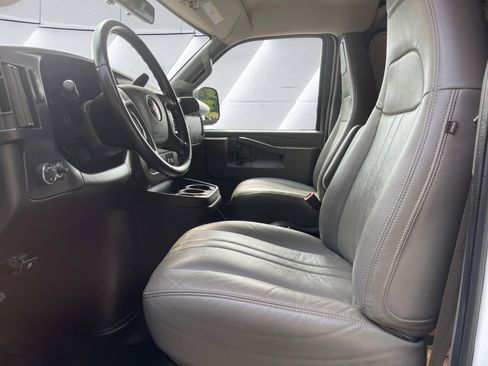 Certified 2023 GMC Savana 3500 Extended w/ Driver Convenience Package image 10