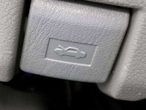 Used 2016 Toyota Camry LE image 22