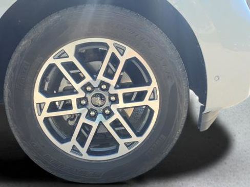 Used 2025 Ford Expedition Active AWD/4WD image 12