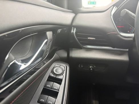 Used 2023 Chevrolet Traverse RS FWD image 11