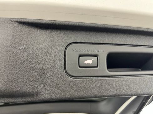 Certified 2025 Honda Pilot Touring image 27