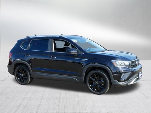 Certified 2023 Volkswagen Taos SE w/ Black Wheel Package image 8