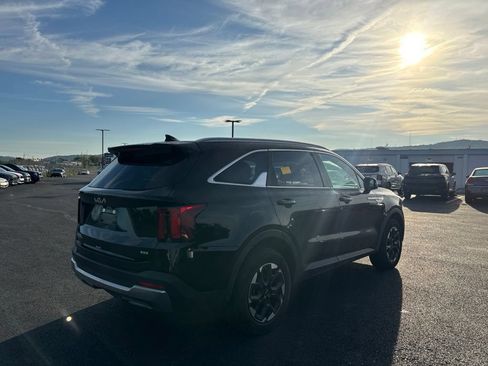 Certified 2025 Kia Sorento S w/ Panoramic Sunroof Package AWD/4WD image 2