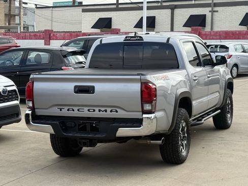 Used 2019 Toyota Tacoma TRD Off-Road AWD/4WD image 4