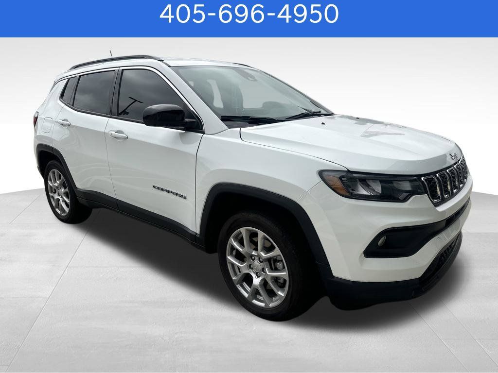 Used 2024 Jeep Compass Latitude AWD/4WD image 7