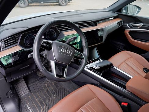 Used 2022 Audi e-tron Premium Plus image 2