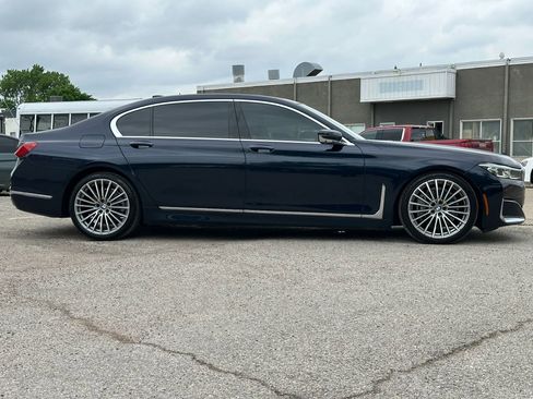 Used 2020 BMW 740i w/ Premium Package RWD image 9