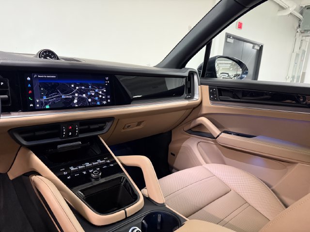 Certified 2026 Porsche Cayenne E-Hybrid AWD/4WD image 15