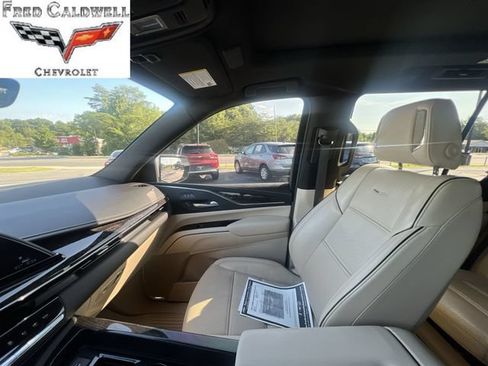 Used 2022 Cadillac Escalade Premium Luxury AWD/4WD image 11