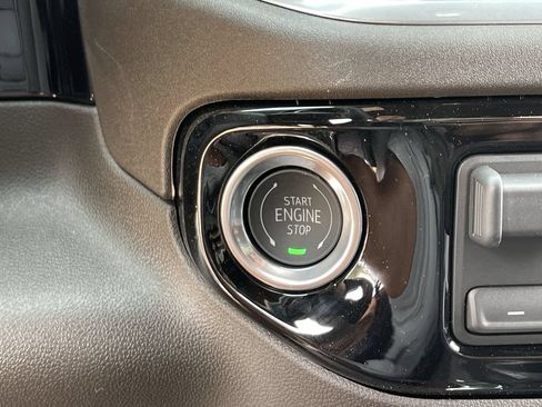 New 2026 GMC Sierra 2500 SLT AWD/4WD image 17