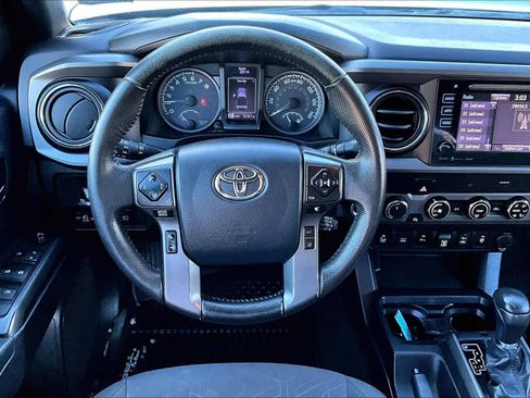 Used 2019 Toyota Tacoma TRD Sport image 5