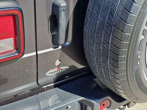 Used 2020 Jeep Wrangler Unlimited Sahara image 11