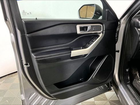 Used 2021 Ford Explorer XLT RWD image 18