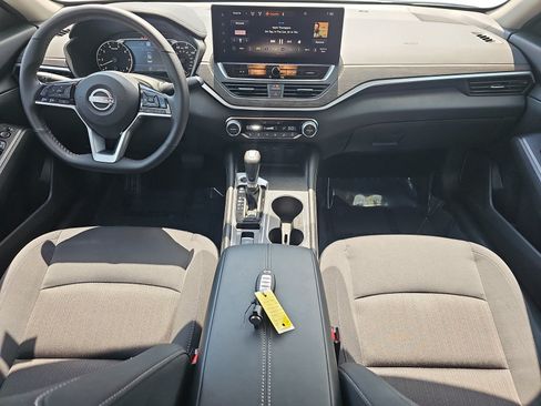 Used 2025 Nissan Altima 2.5 SV w/ SV Premium Package FWD image 10