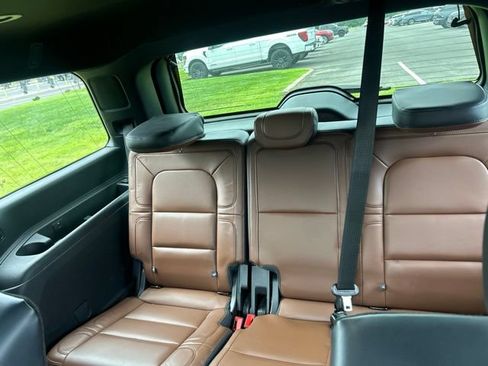Used 2024 Lincoln Navigator Reserve AWD/4WD image 7