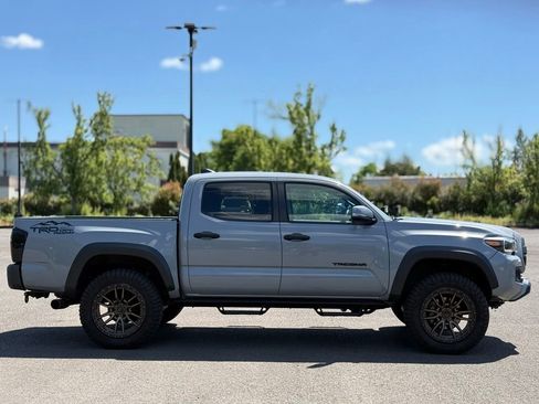 Used 2019 Toyota Tacoma TRD Off-Road AWD/4WD image 6