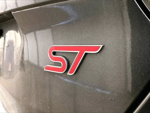 Used 2017 Ford Focus ST w/ Equipment Group 401A FWD image 13