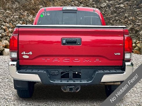 Used 2018 Toyota Tacoma SR5 AWD/4WD image 4