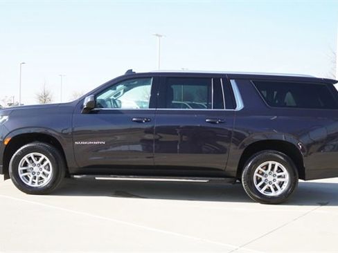 Used 2024 Chevrolet Suburban LT image 6