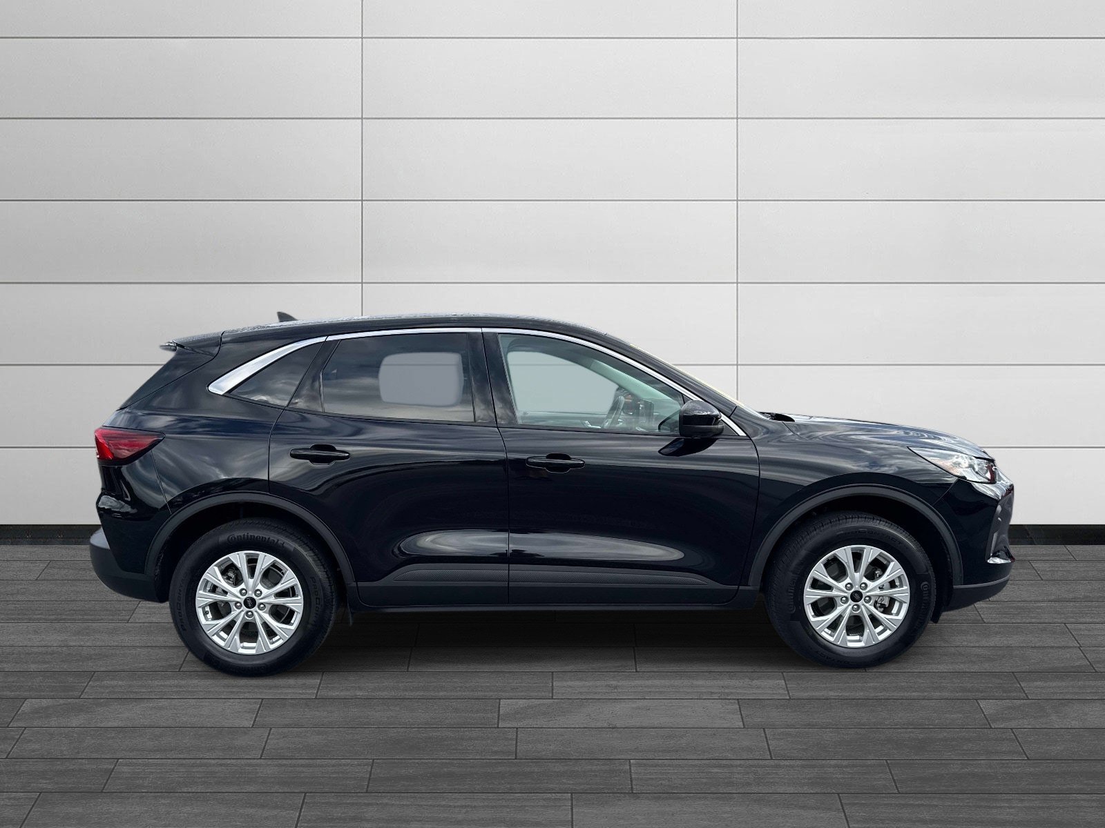 Used 2024 Ford Escape Active w/ Tech Pack #2 AWD/4WD image 2