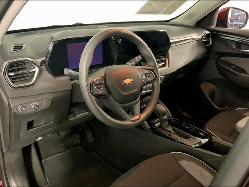 Used 2025 Chevrolet TrailBlazer LT w/ Driver Confidence Package AWD/4WD image 14