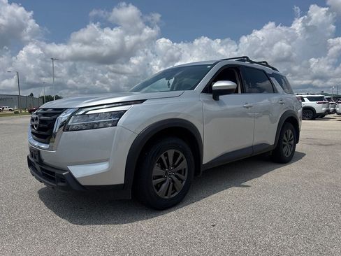 Used 2022 Nissan Pathfinder SV AWD/4WD image 2