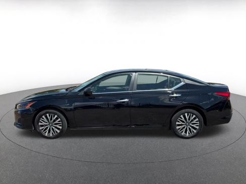 Used 2025 Nissan Altima 2.5 SV FWD image 7
