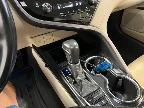 Used 2019 Toyota Camry XLE w/ Driver Assist Package FWD image 27