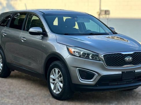 Used 2016 Kia Sorento L FWD image 4
